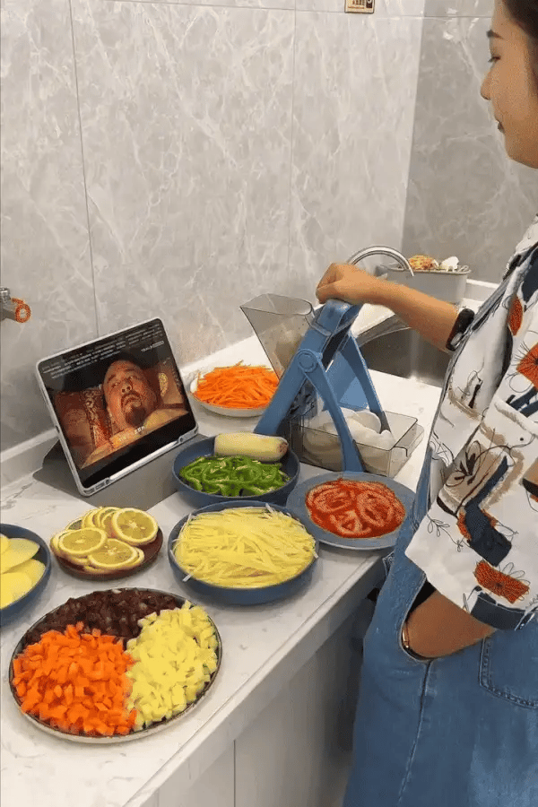 Manual Vegetable Cutter UAE | 4-in-1 Adjustable Mandoline Slicer